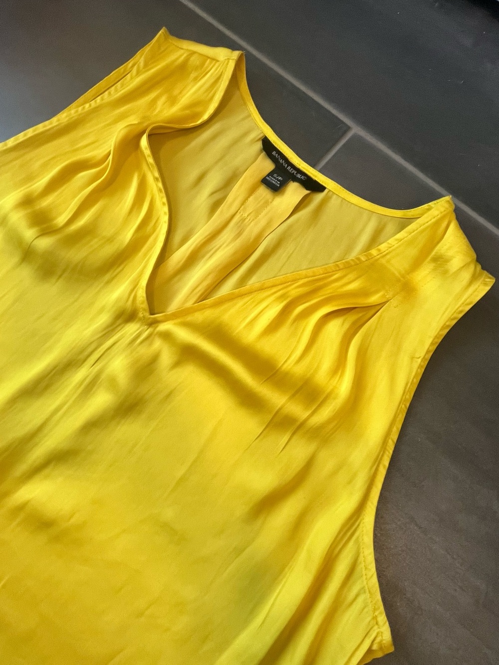 NWOT - Banana Republic vibrant Yellow V-Neck Sleeveless top, size S